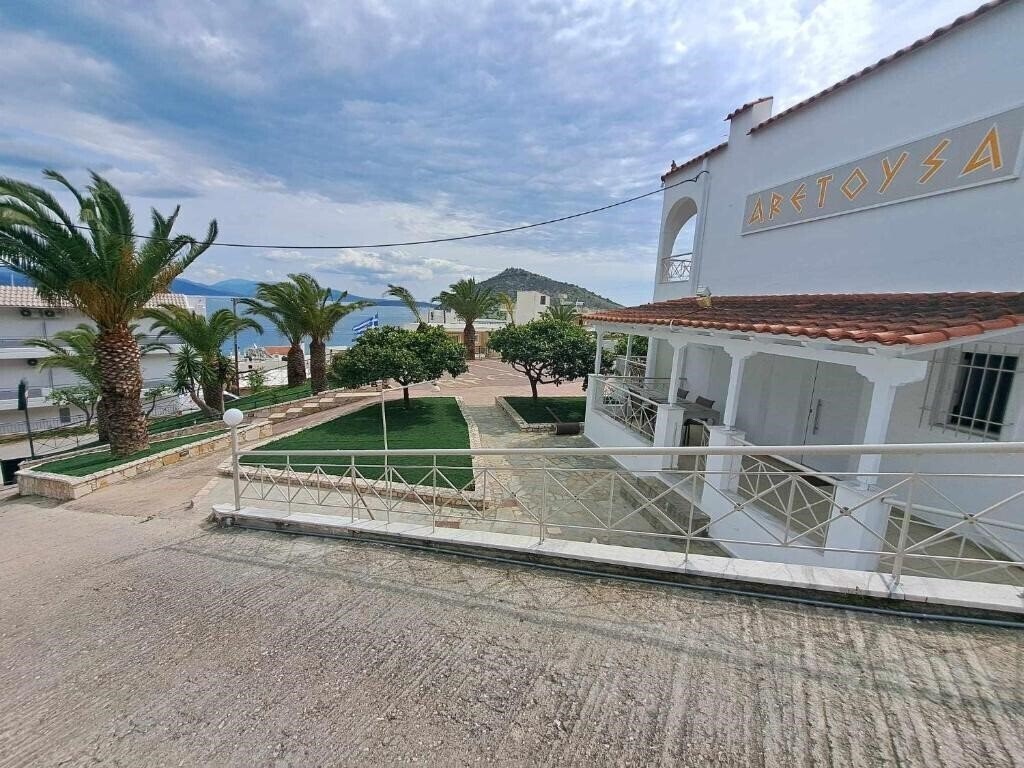 Апартаменти Aretousa Hotel 1*