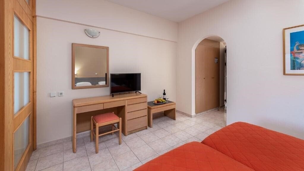 Територія Poseidonia Hotel - Apartments 4*