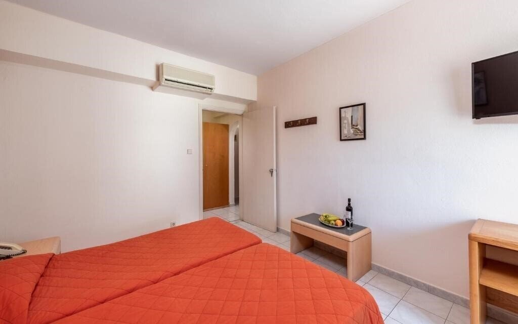 Апартаменти Poseidonia Hotel - Apartments 4*