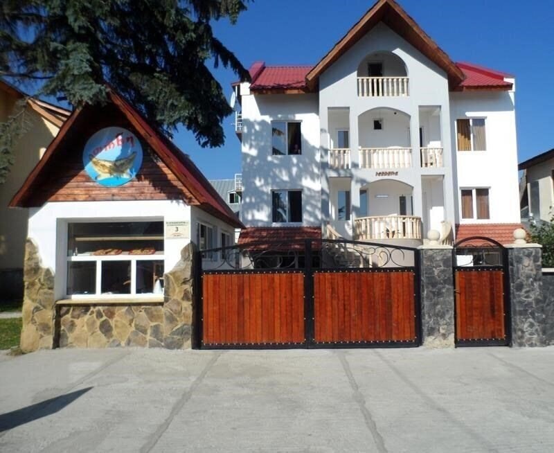 Готель Айсберг 3*