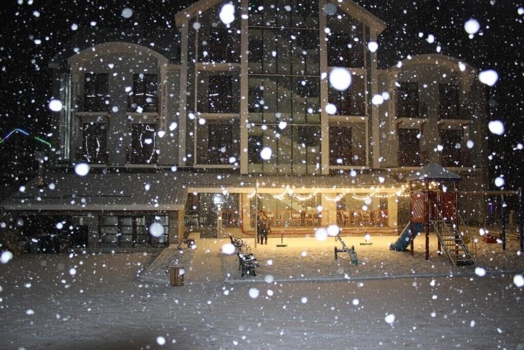 Панорама Three Penguins Hotel 4*