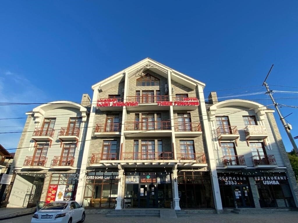 Готель Three Penguins Hotel 4*