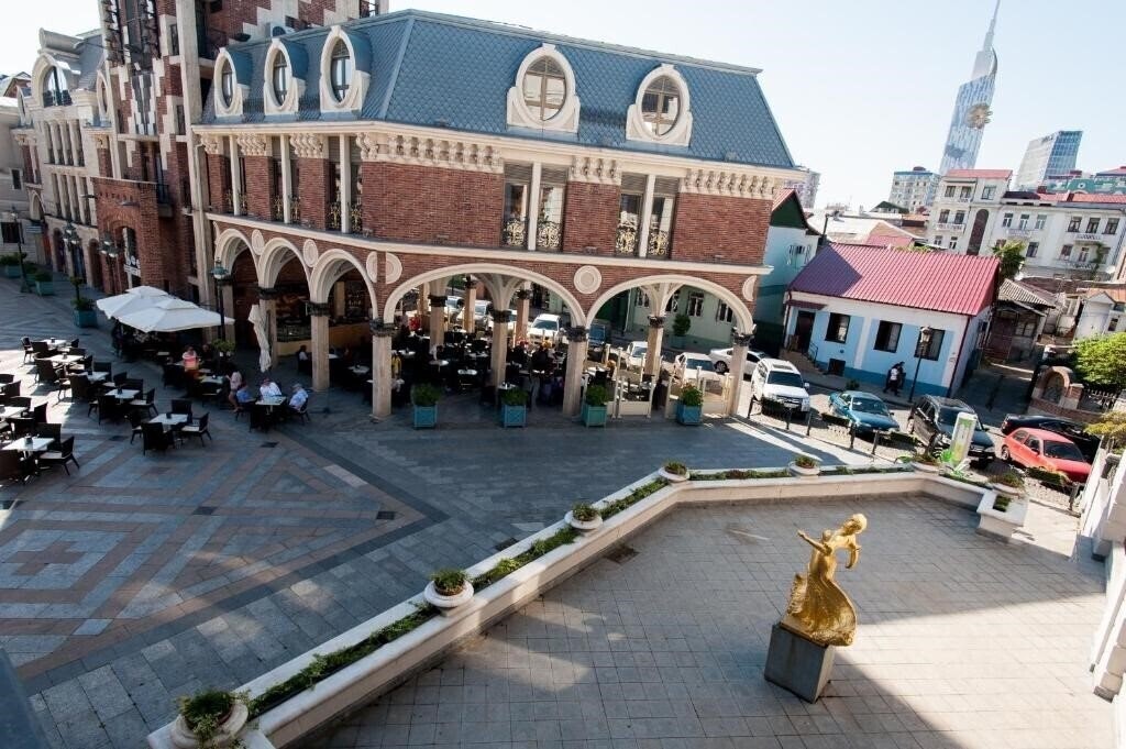 Панорама Piazza Four Colors 4*