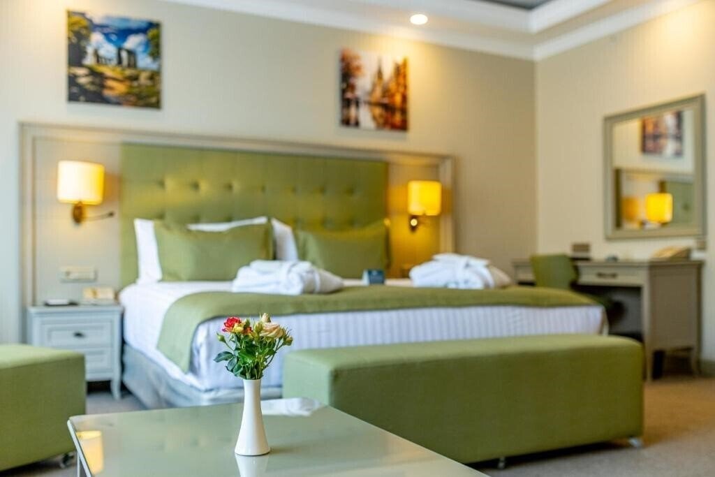 Апартаменты Hotel London 1889 (ex. Divan Suites) 5*