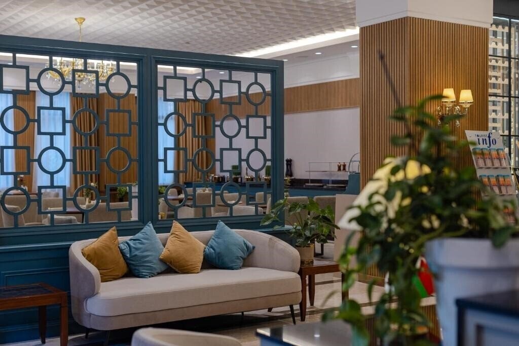 Фото Hotel London 1889 (ex. Divan Suites) 5*