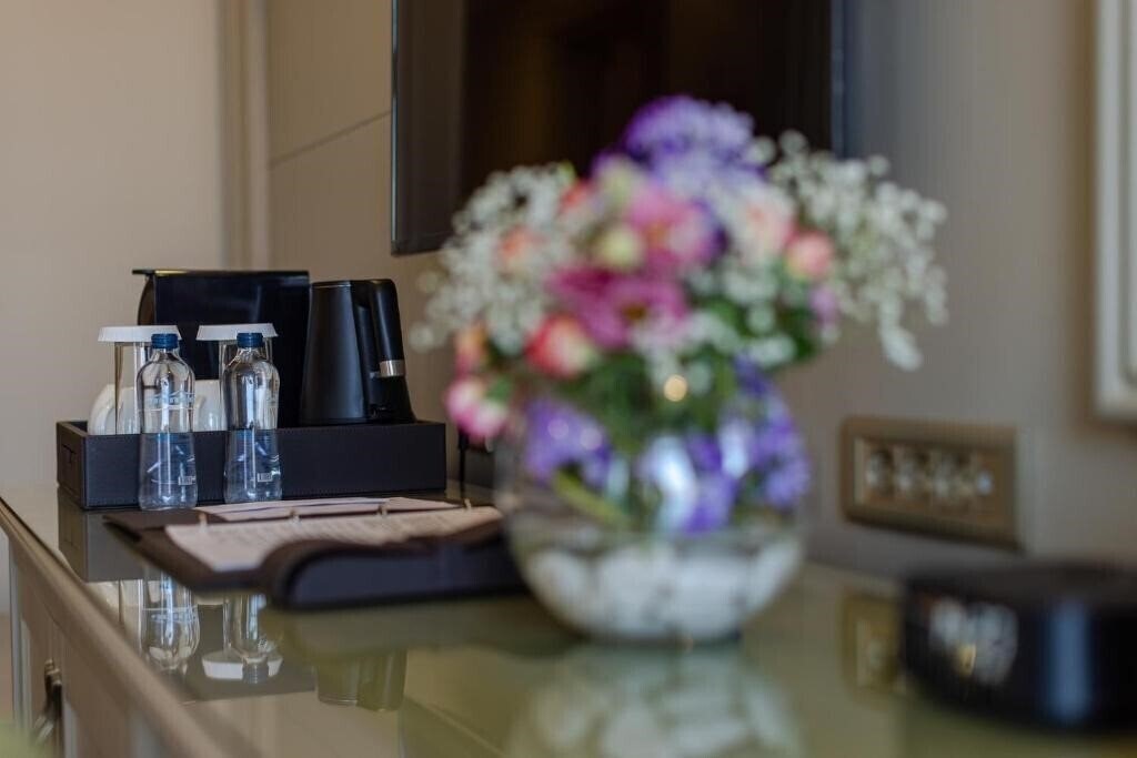 Территория Hotel London 1889 (ex. Divan Suites) 5*