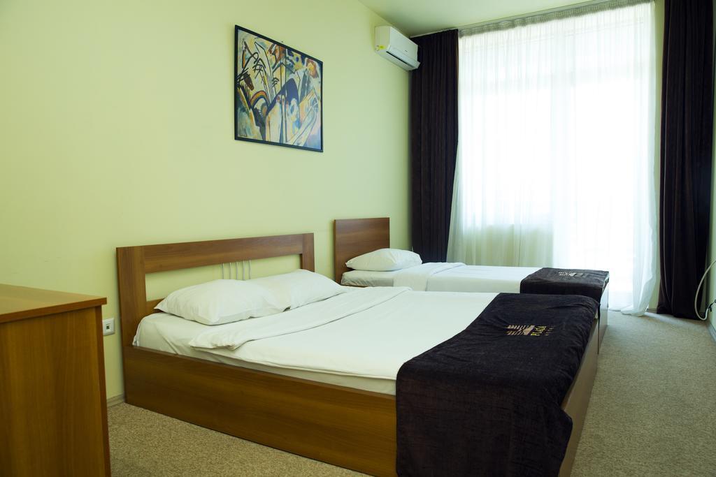 Изображение Plaza 3*