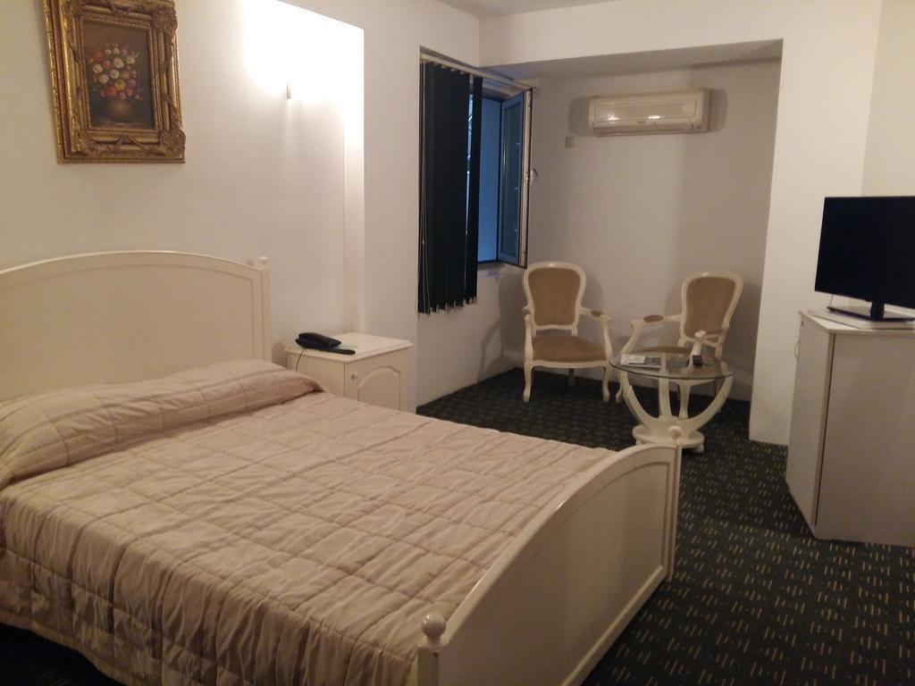 Готель Aliki 4*