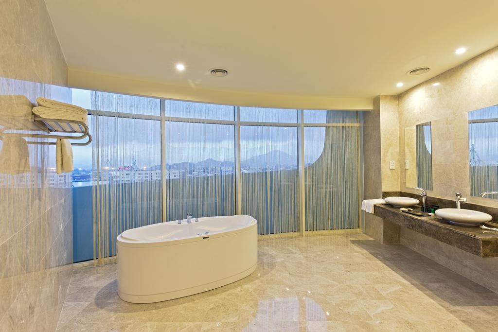 Апартаменти Leogrand 5*