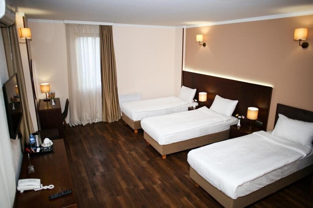 Вид Corner Inn Hotel 4*