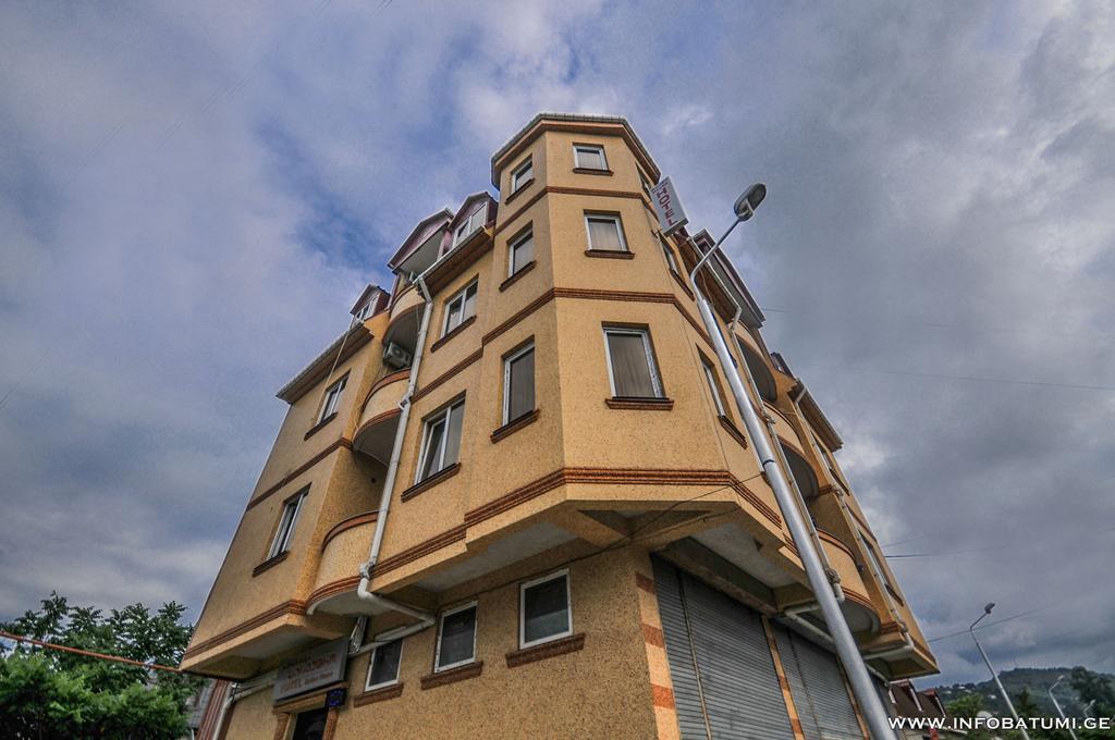 Територія Golden House 3*