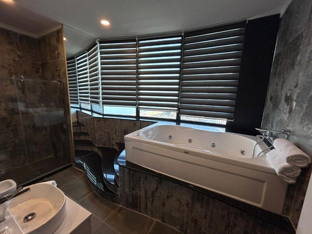 Апартаменти Sky Tower & SPA Batumi 5*