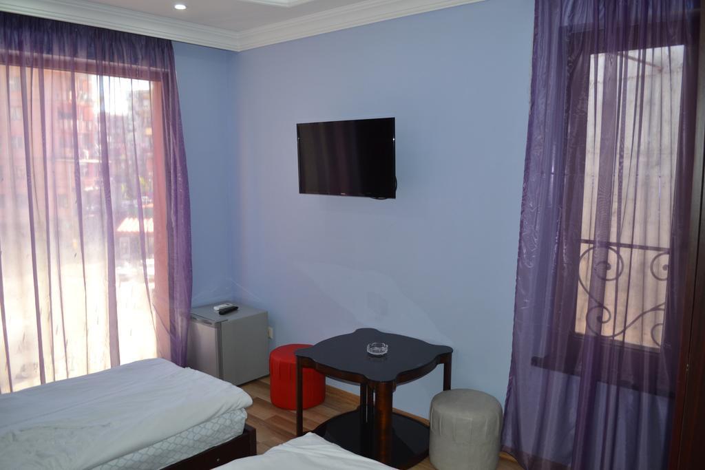 Отель Amirani 3*