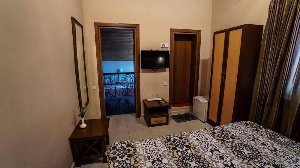 Територія Voyage 3*