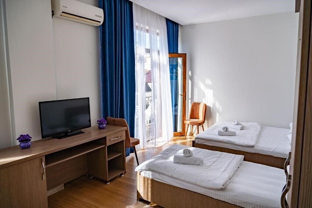 Панорама Royal Hotel 3*