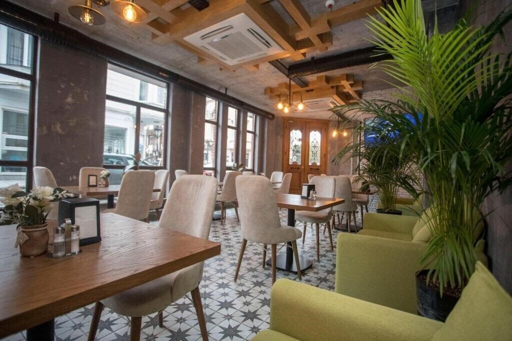 Территория Hotel London 4*