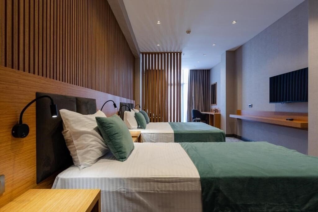 Панорама Hotel Monarch 4*