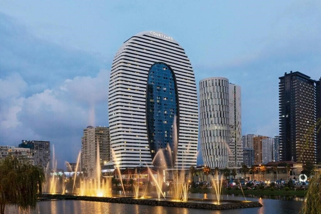 Отель Courtyard By Marriott Batumi 4*