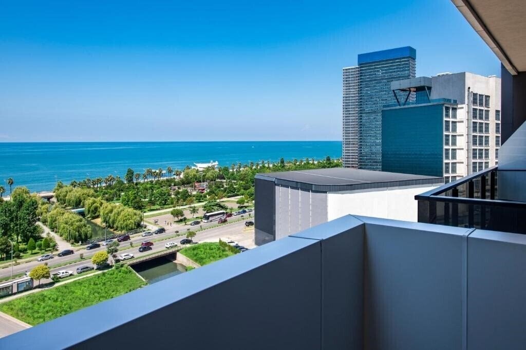 Территория Steps Batumi Hotel & Suites 4*