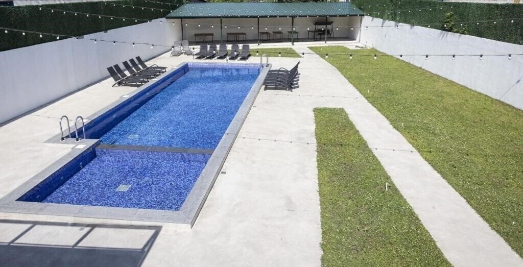 Панорама Gardenville Batumi 4*