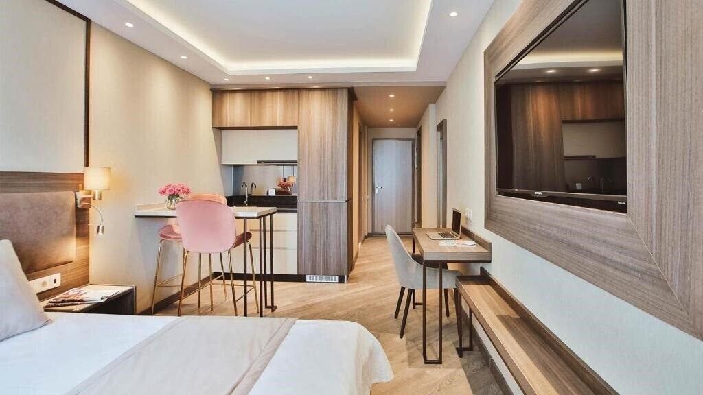 Панорама Sunrise Residence & Hotel Batumi 3*