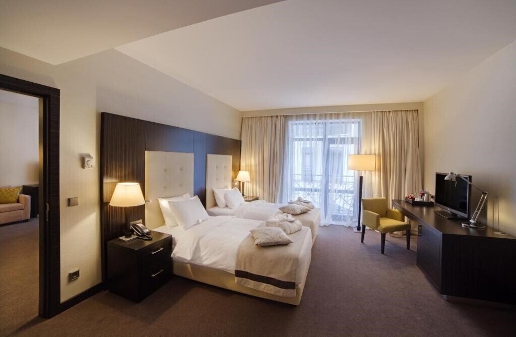 Панорама Crowne Plaza Borjomi 5*