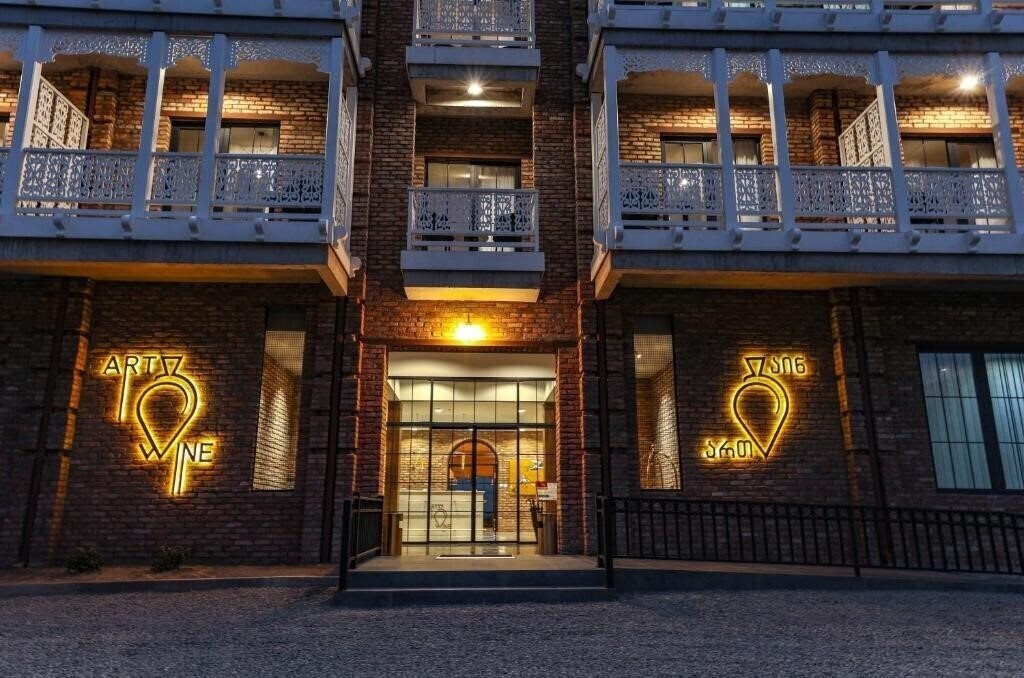 Апартаменти Chateau Artwine 4*