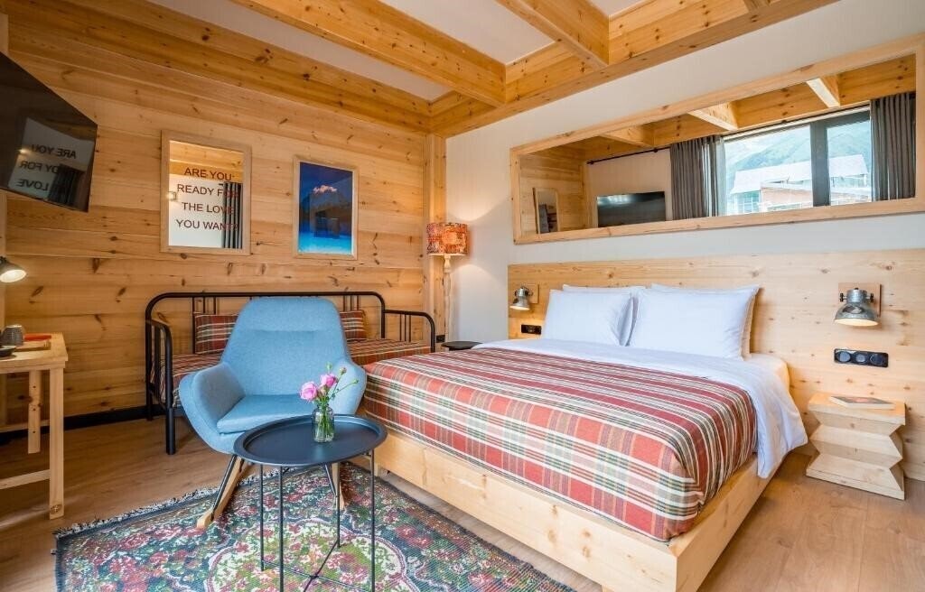 Территория Hotel 1740 3*