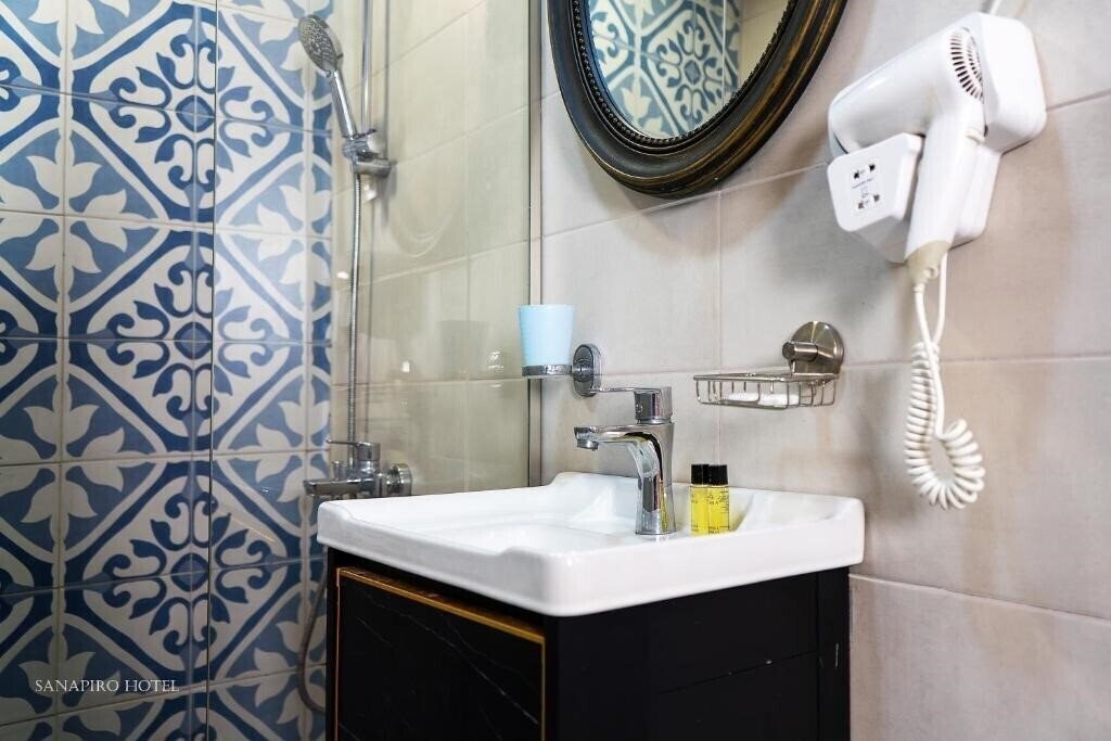 Фотографія Sanapiro Hotel Kutaisi 3*