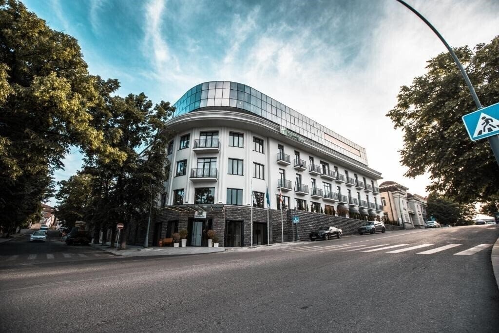 Готель Holiday Inn Telavi 5*
