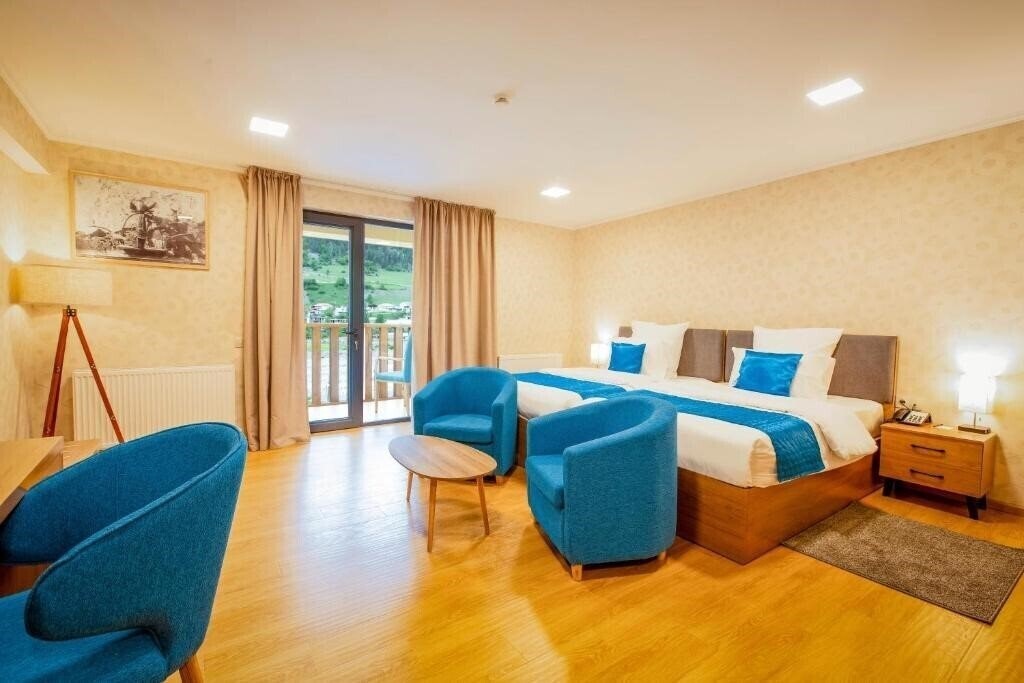 Территория Gistola Hotel Mestia 4*