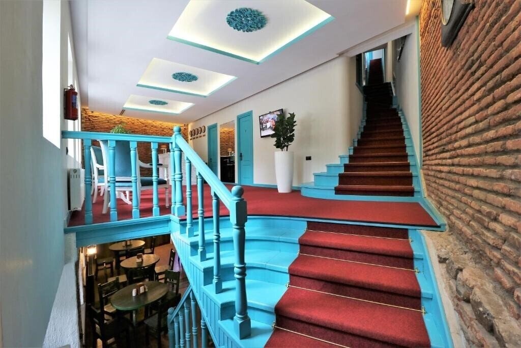 Апартаменти City Inn Tbilisi (ex. Shine On Rustaveli) 3*