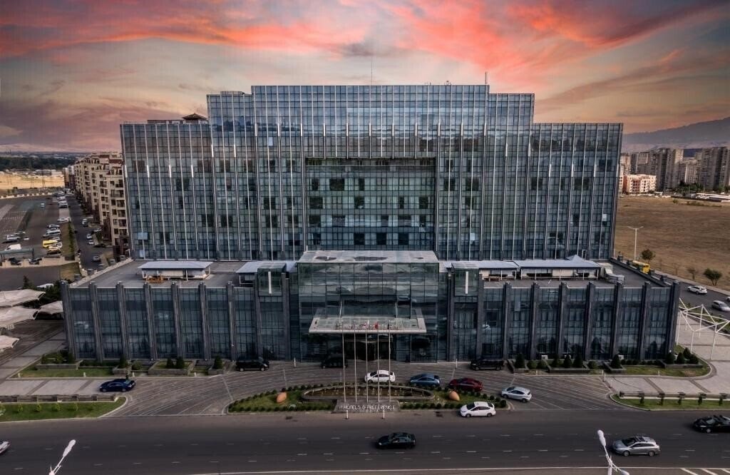 Готель Hotels & Preference Hualing Tbilisi 5*