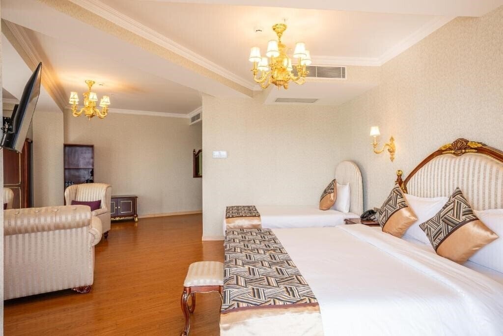 Территория Grand Panorama Hotel Tbilisi 3*