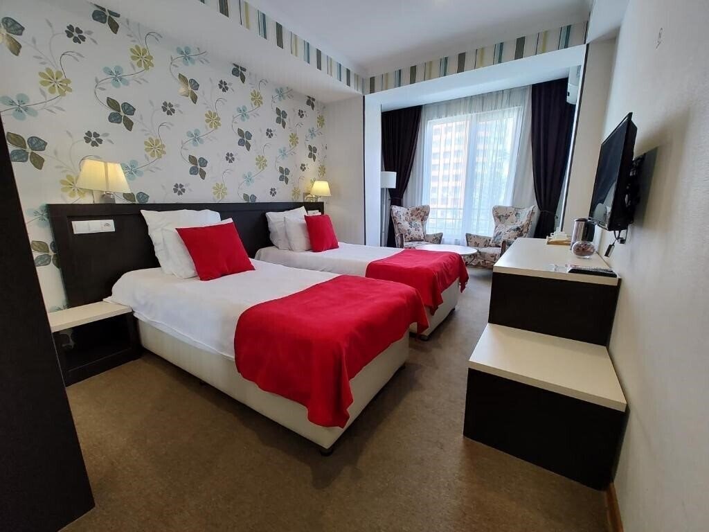 Территория Green Panorama Hotel Tbilisi 3*