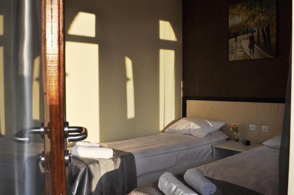 Фото Tiflis Metekhi Hotel 3*