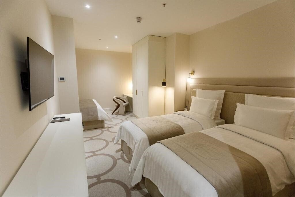 Панорама Ambasadori Tbilisi 5*