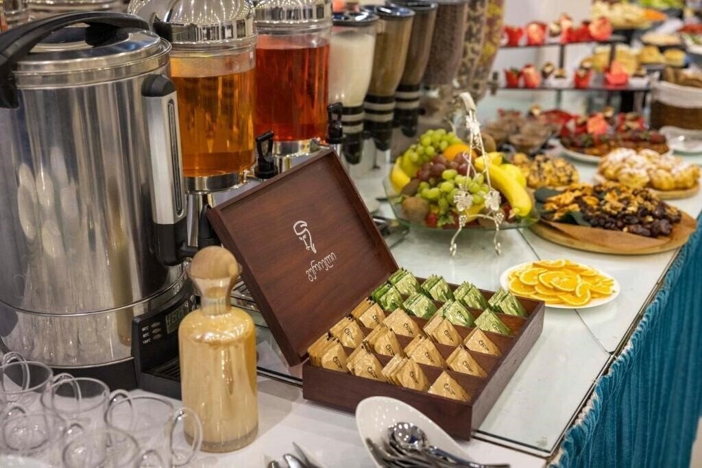 Территория Grand Palace Tbilisi 3*