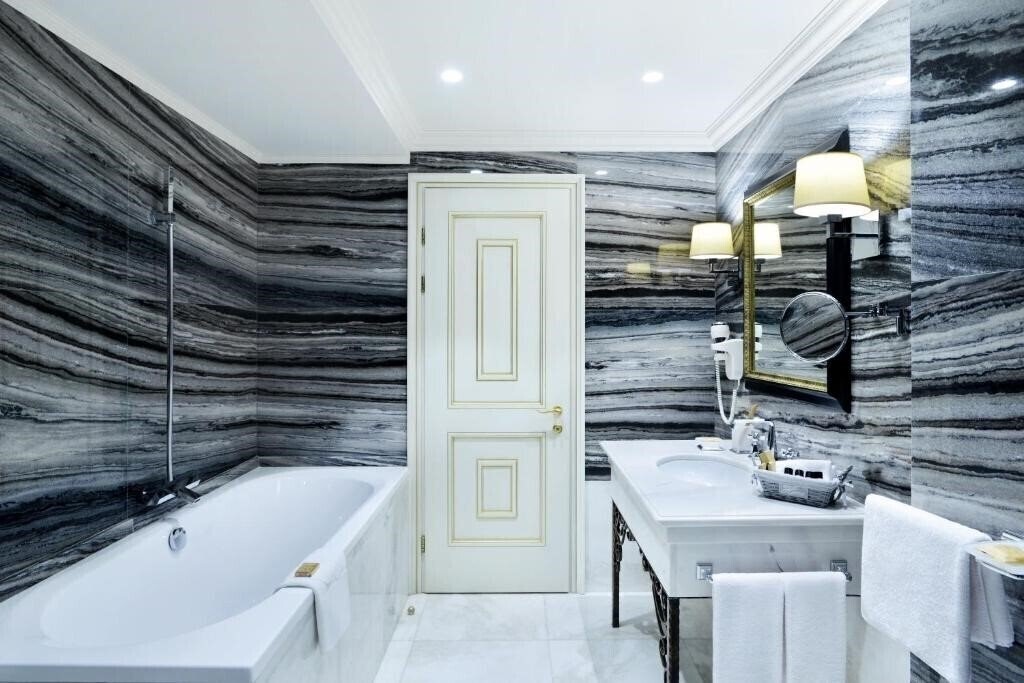 Фотографія Ambassadori Hotel Tbilisi 5*