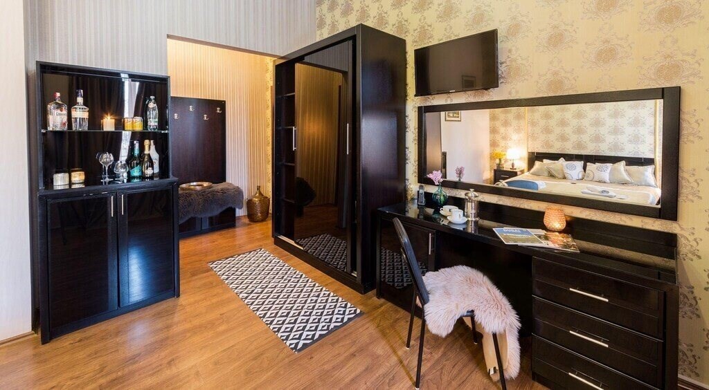 Апартаменти Gold Star Hotel 4*