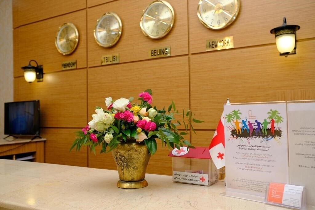 Територія Dormitory Hualing Tbilisi Hotel 3*