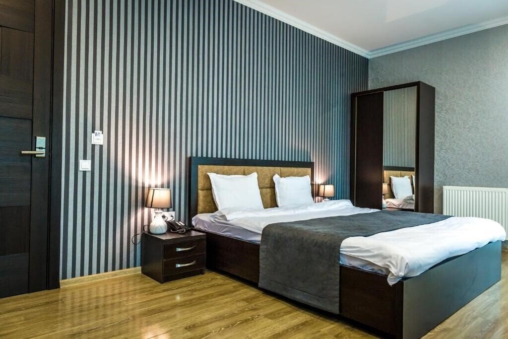 Фото Hotel Cherry Garden 3*