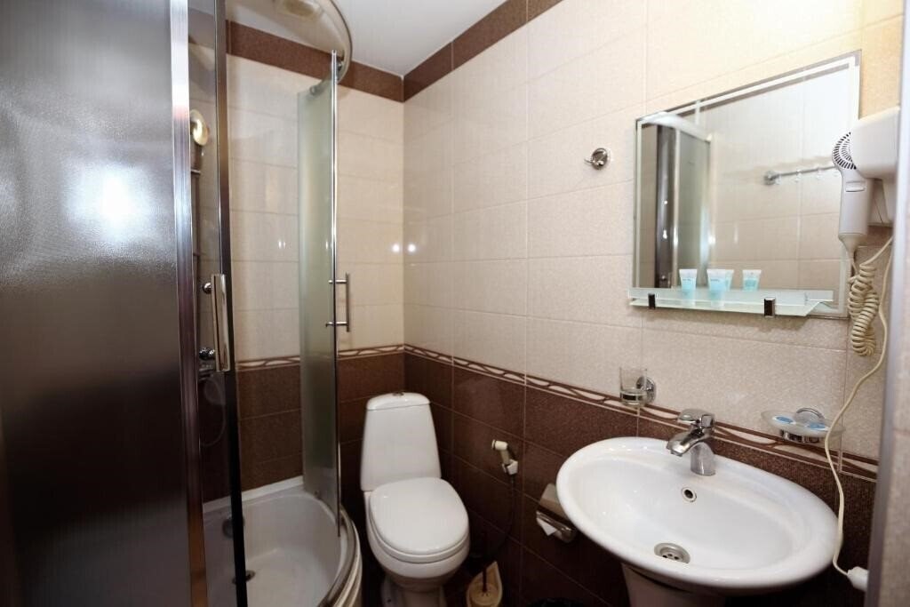 Фото Hotel Isaka 1*