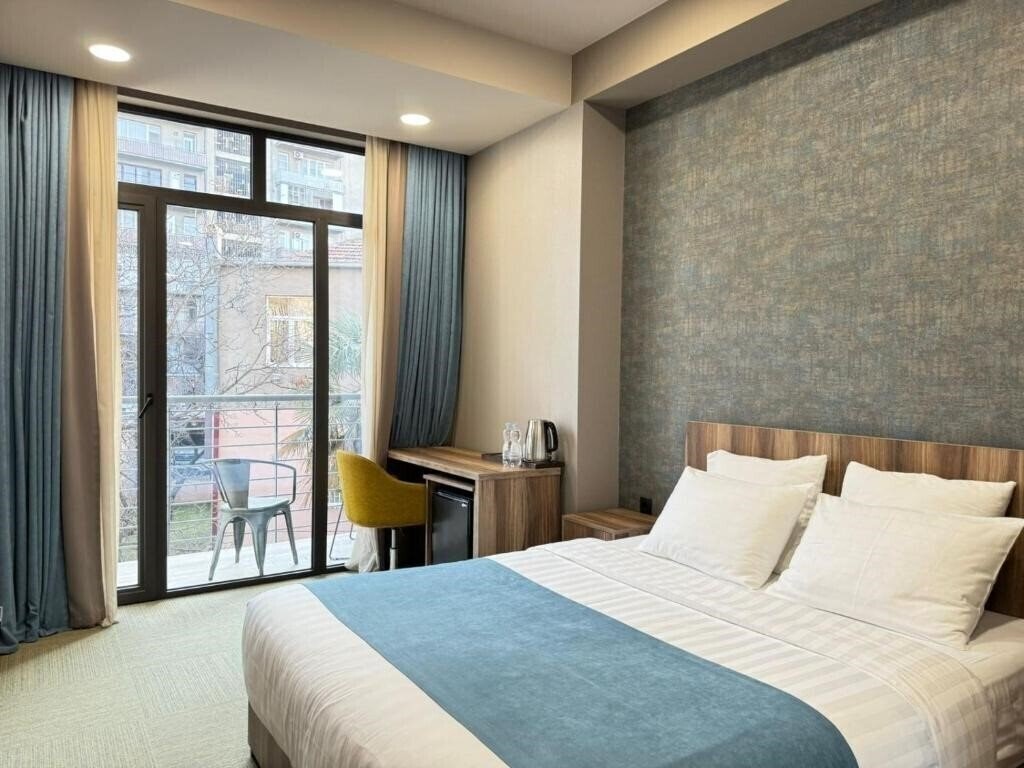 Территория Best Western Tbilisi City Center 4*