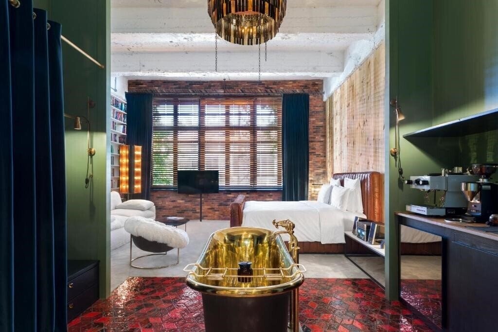 Готель Stamba Hotel 5*