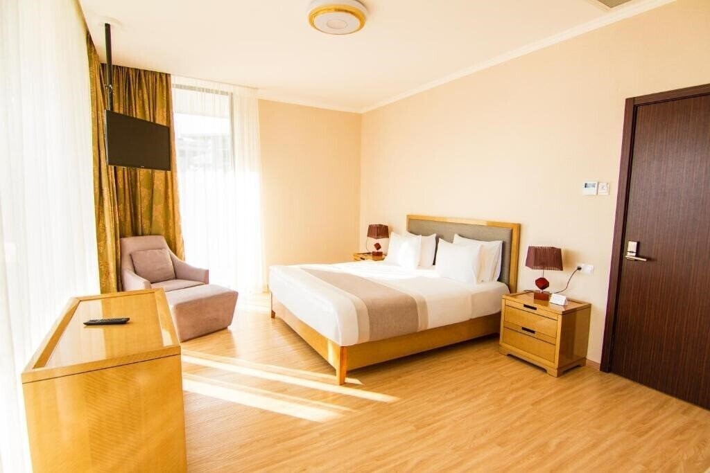 Панорама Lisi Hills Hotel 3*