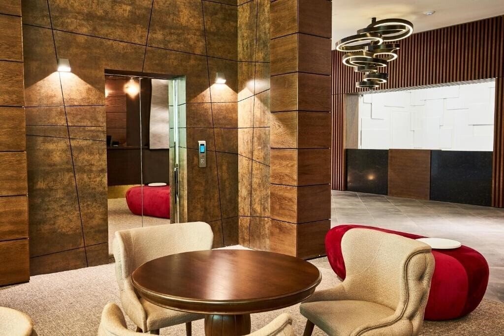 Апартаменти Green Tower Hotel 4*