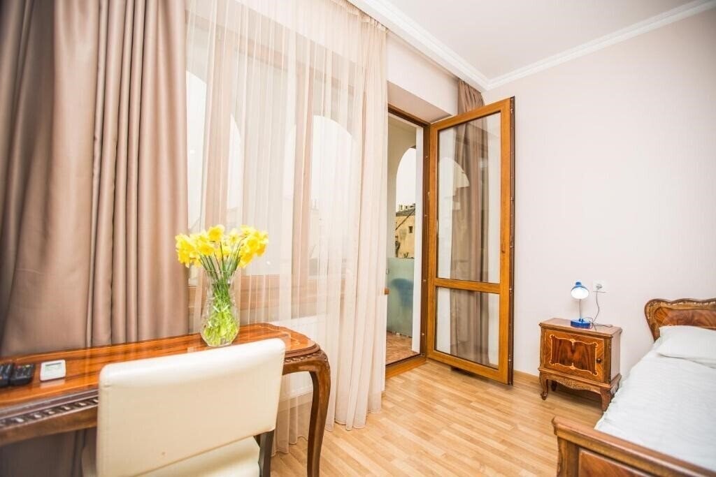Территория Hotel Gelens 3*