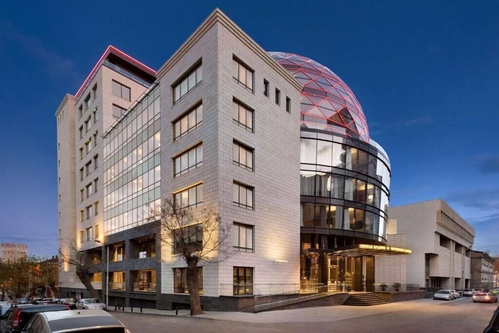 Готель Wyndham Grand Tbilisi 5*