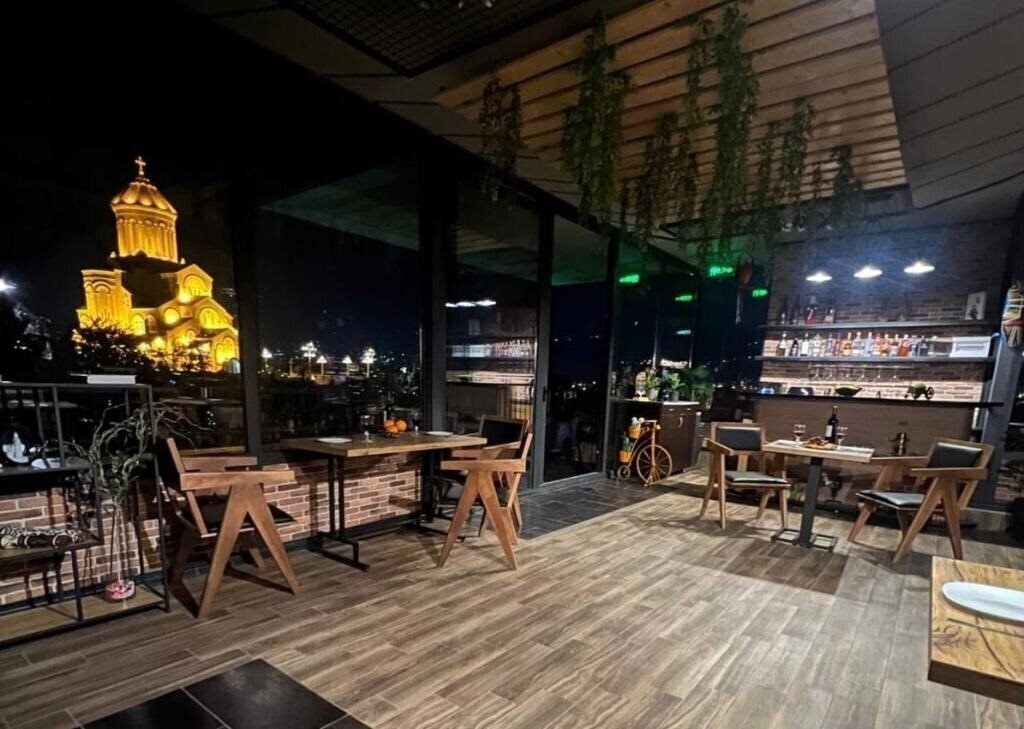 Зображення Livin 3*